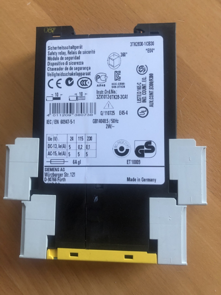 Siemens Sirius Sicherheitsschaltgerät 3TK2830-1CB30